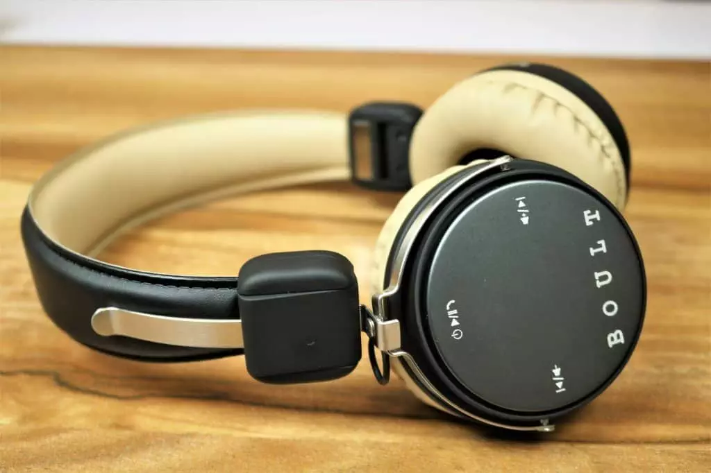 Boult Audio FLEX Wireless Bluetooth Headphones Review Geekman.in