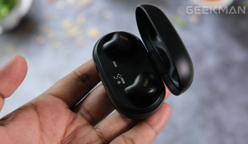 TOZO Golden X1 design